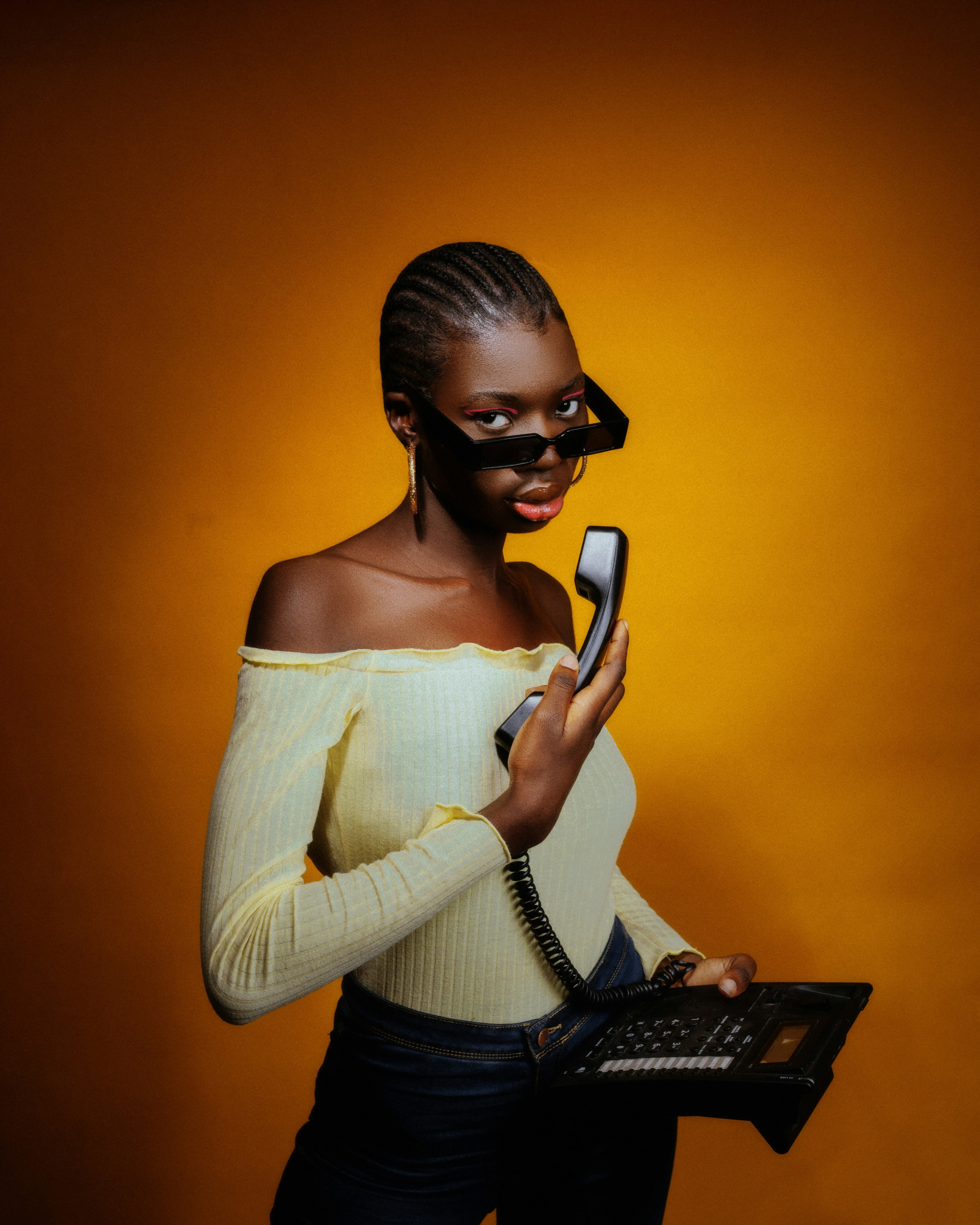 What Photos to Use on Hinge for Women